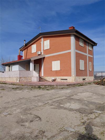 VENDITA VILLA UNIFAMILIARE- VIA CASTELLUCCIO DEI SAURI KM.5