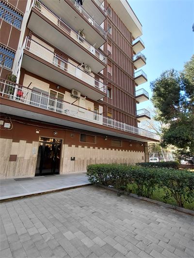 VENDITA 6 VANI +ACC.RI- VIALE OFANTO, 221