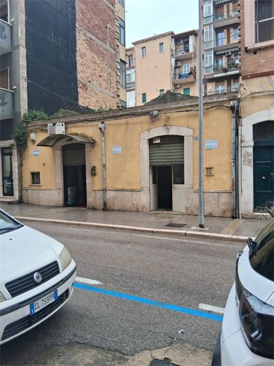 VENDITA 2 VANI - VIA AMICANGELO RICCI,94-96