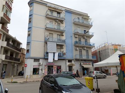 VENDITA 3 VANI + ACC.RI CON TERRAZZO  - VIA CRISPI, 52