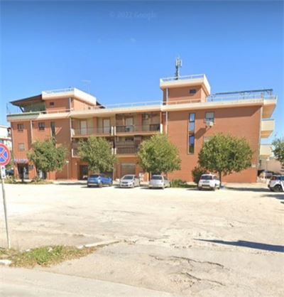 FITTO AMPIO BOX- VIALE FORTORE