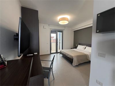 FITTASI MONOLOCALE ARREDATO CON TERRAZZO - CORSO P. GIANNONE
